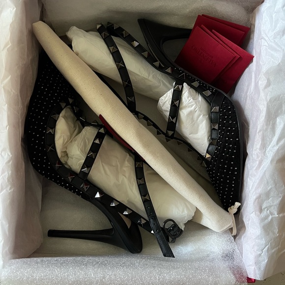 VALENTINO Rockstud T Strap Quilted Stud Pump (Size 40.5) - Picture 6 of 6